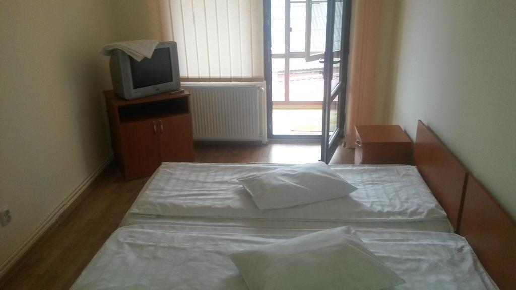 Pensiunea Adi Săpînţa Pokoj fotografie
